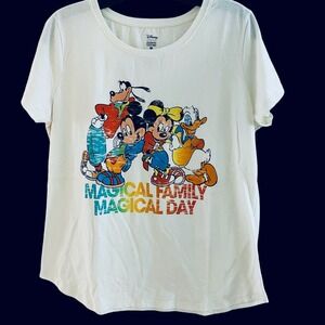 Disney Women's M Medium Tee Shirt Magical Family Graphic Short Sleeve Crew Neck